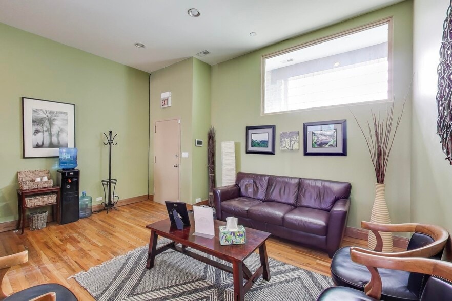 More Photos Of 1811-1819 W North Ave, Chicago Office For Lease