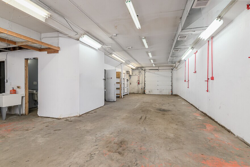 More Photos Of 6110 Merriam Ln, Shawnee Warehouse For Sale