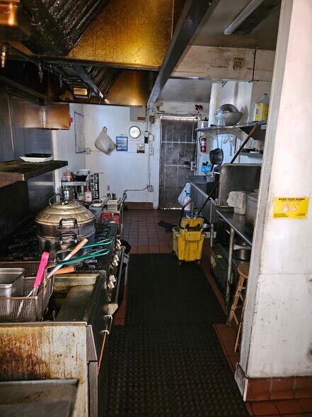More Photos Of 1725-1733 Pacific Coast Hwy, Lomita Storefront For Lease