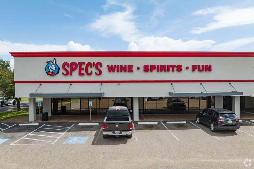 More Photos Of 4200-4250 S Alameda St, Corpus Christi Storefront For Lease