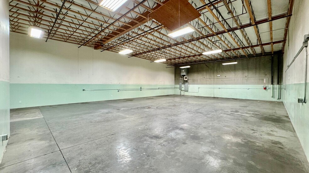 More Photos Of 17056 B Hercules St, Hesperia Service For Lease