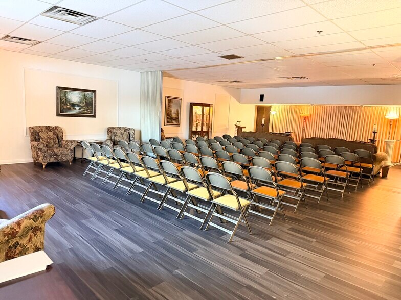 More Photos Of 415 N Gary Ave, Carol Stream Freestanding For Sale