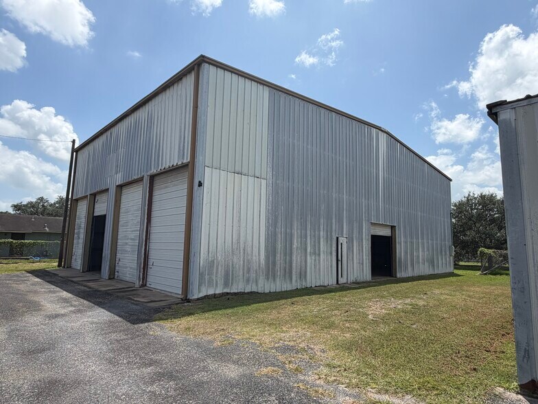 More Photos Of 803 E Mockingbird Ln, Victoria Industrial For Lease