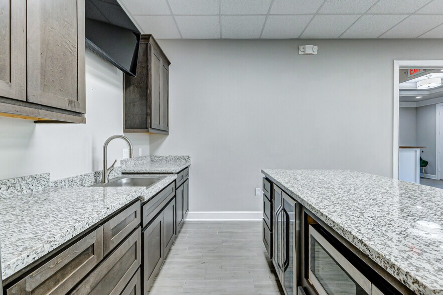 More Photos Of 26717 Westheimer Pky, Katy Medical For Sale
