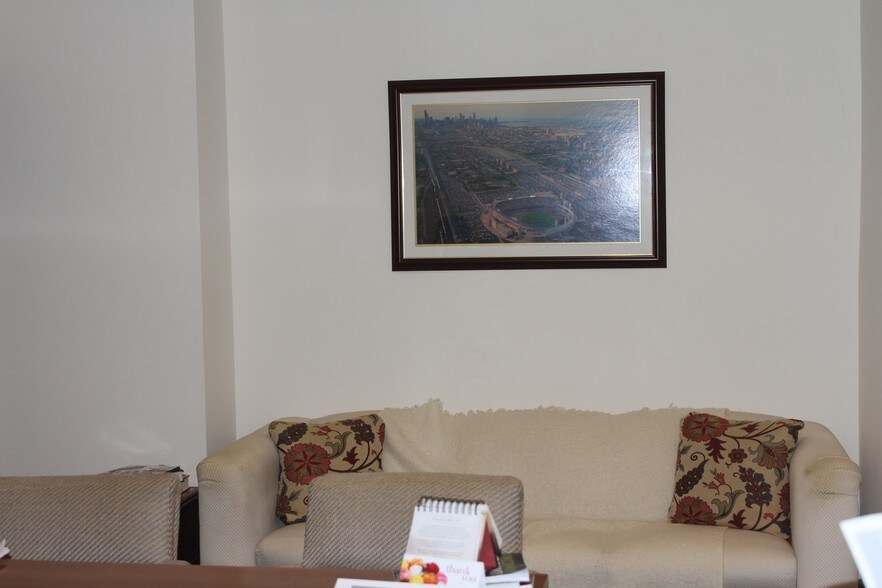 More Photos Of 201 E Dundee Rd, Palatine Office For Sale