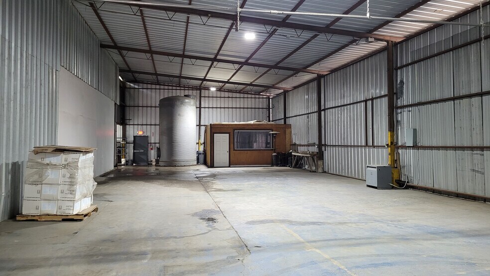 More Photos Of 234 Memory Ln, Houston Warehouse For Lease