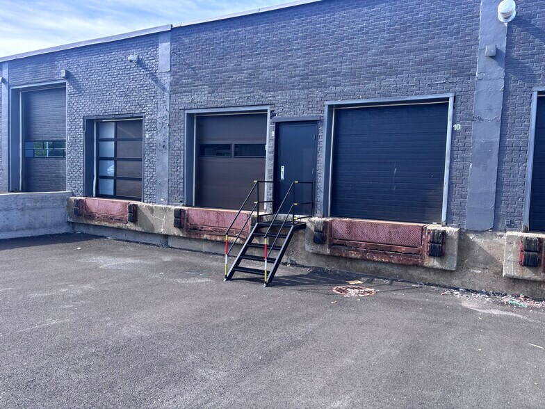 More Photos Of 605 Boul Iberville, Repentigny Flex For Lease