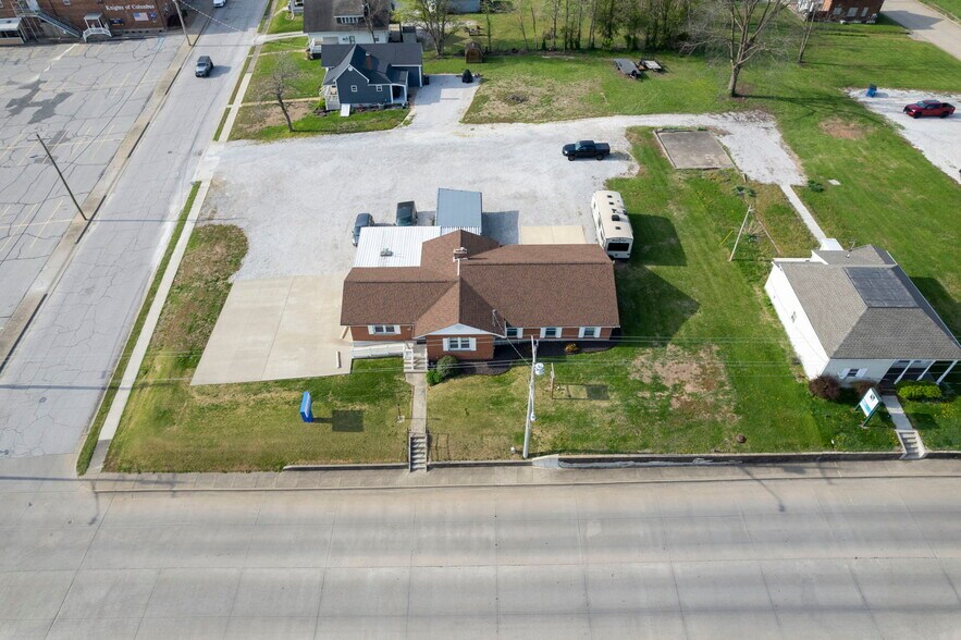 More Photos Of 407 W Saint Joseph St, Perryville Office For Sale