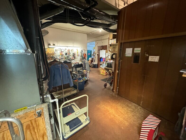 More Photos Of 1050 Leonard St Ne, Grand Rapids General Retail For Sale