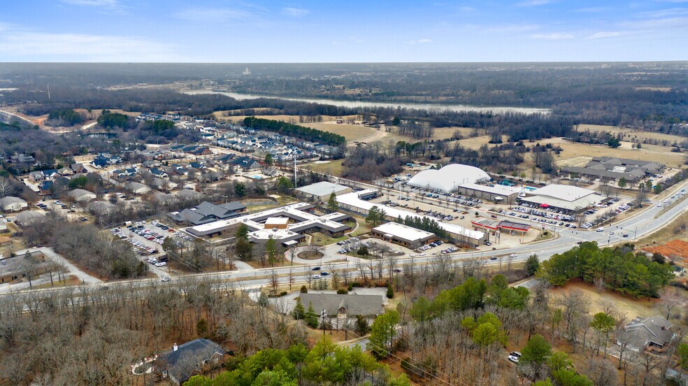 More Photos Of 4220 N Crossover Rd, Fayetteville Medical For Lease