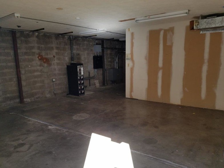 More Photos Of 1724 Hart St, Honolulu Warehouse For Lease