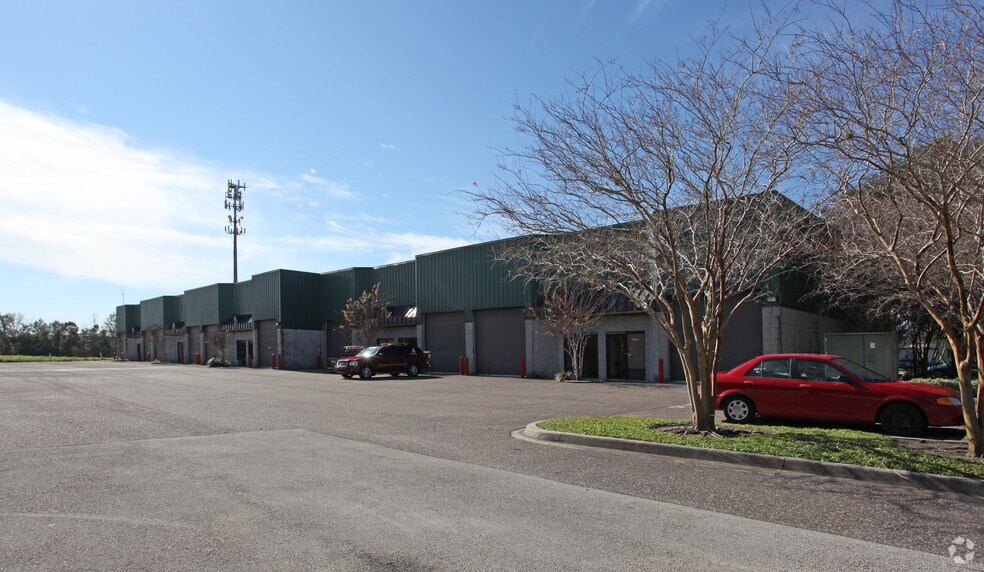 More Photos Of 8880 Corporate Square Ct, Jacksonville Warehouse For Lease