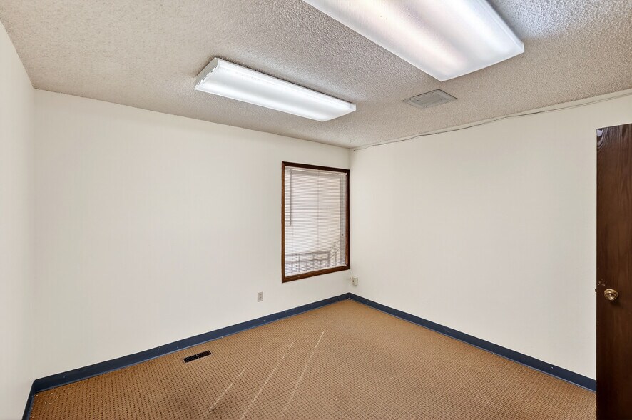 More Photos Of 524 N Mullan Rd, Spokane Loft Creative Space For Sale