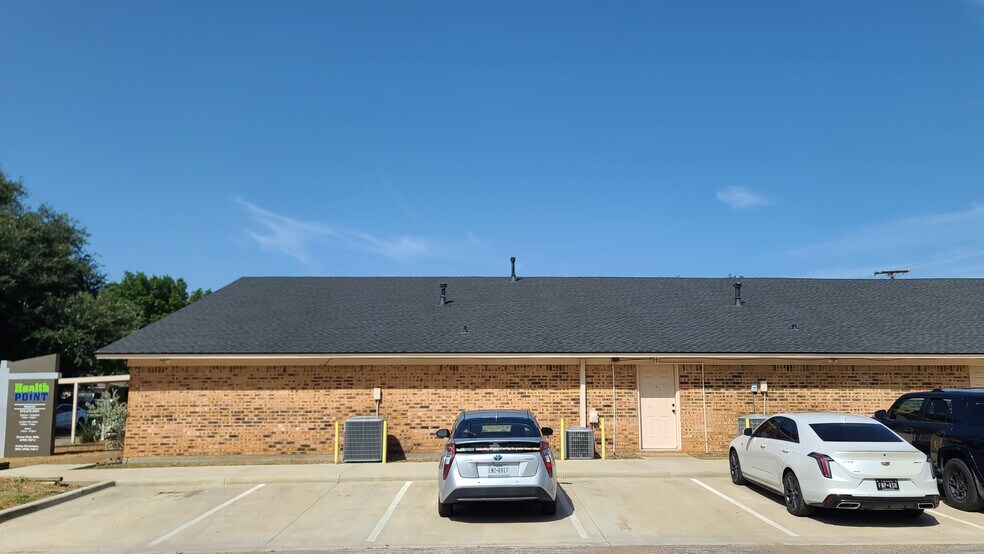 More Photos Of 709 Barton St, Hearne Medical For Sale