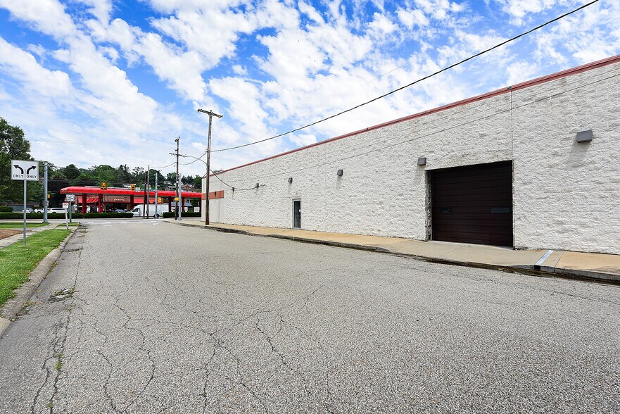 More Photos Of 1500 Pittsburgh St, Cheswick Freestanding For Lease