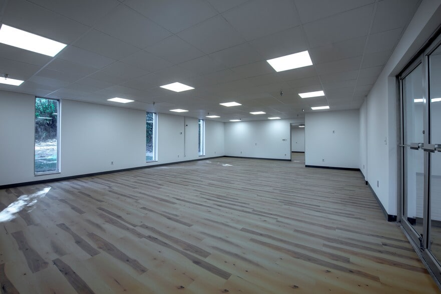 More Photos Of 1700 Overhead Bridge Rd NE, Cleveland Warehouse For Sale