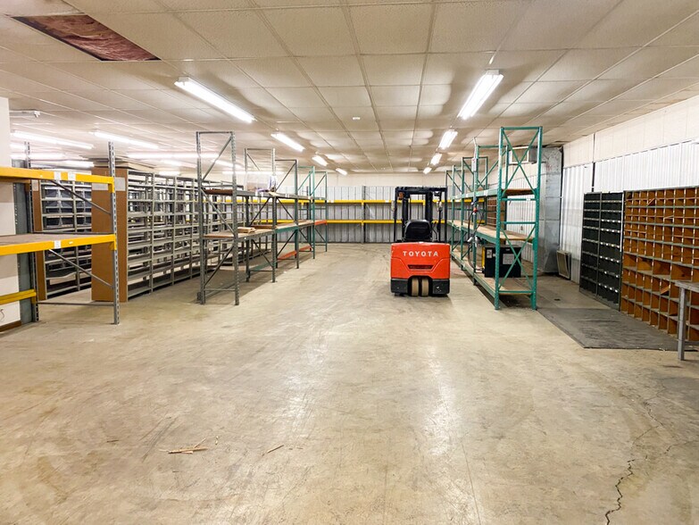 More Photos Of 2525 Rock Rd, Granite City Warehouse For Sale