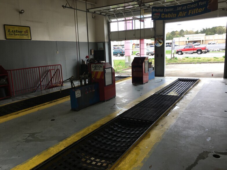 More Photos Of 2117 Shorter Ave SW, Rome Auto Repair For Sale