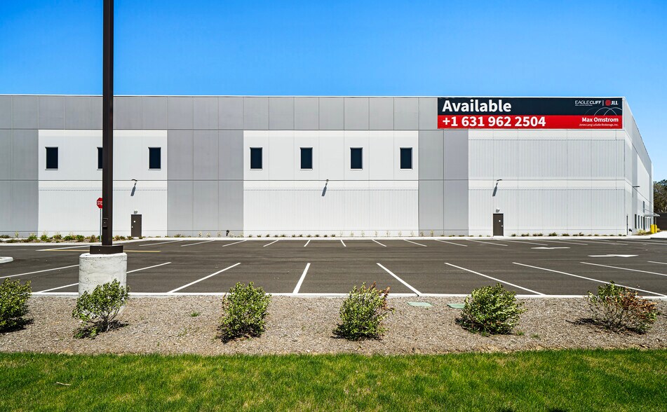 More Photos Of 4865 Veterans Memorial Hwy, Holbrook Distribution For Lease