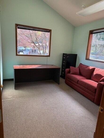 More Photos Of 24461 Welches Rd, Welches Medical For Lease