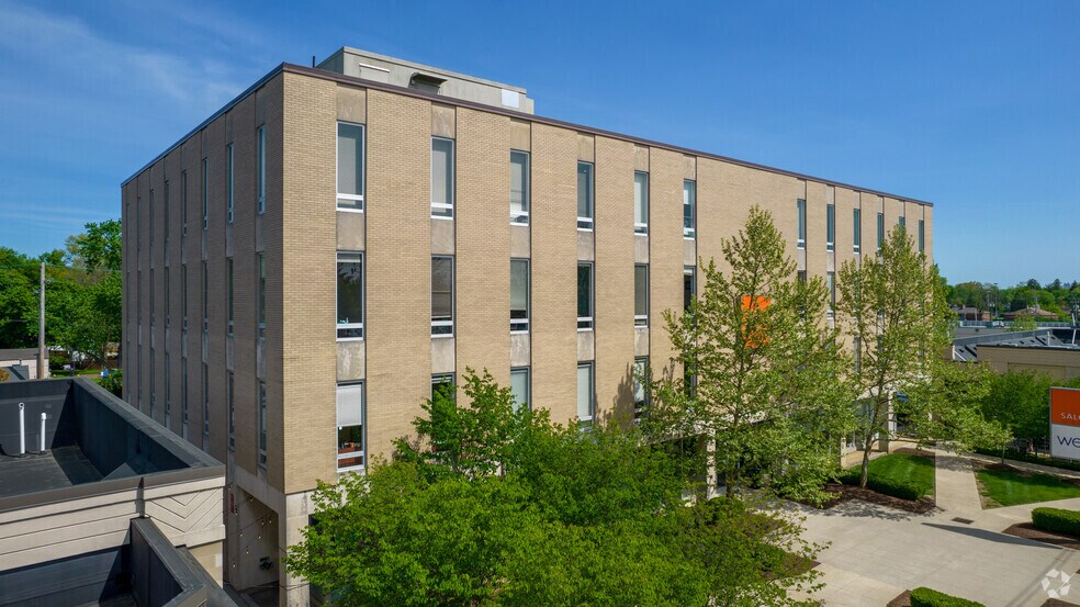 Primary Photo Of 4400 N High St, Columbus Coworking Space