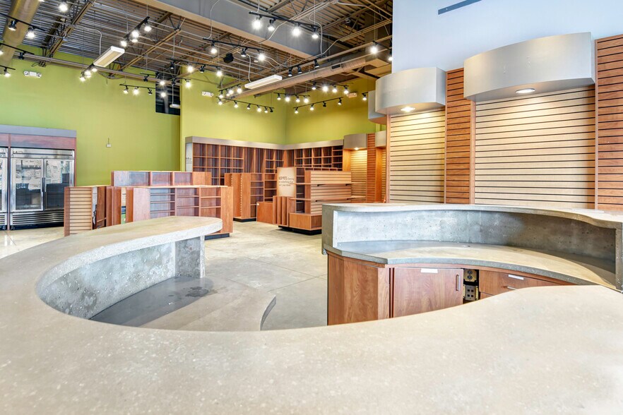 More Photos Of 14710 W Colfax Ave, Lakewood Freestanding For Lease