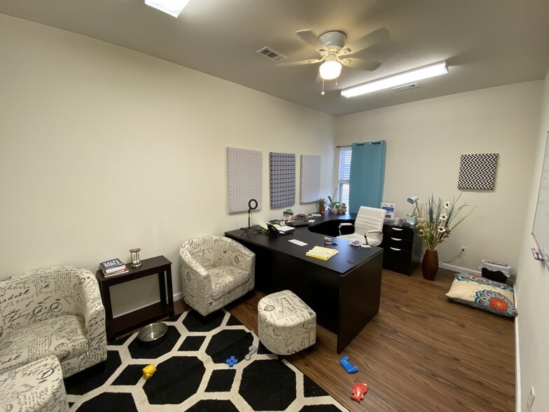 More Photos Of 144 Lincoln Place Ct, Belleville Medical For Sale