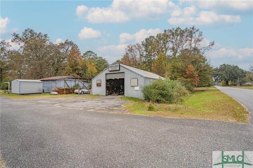 More Photos Of 895 W Highway 80, Eden General Retail For Sale