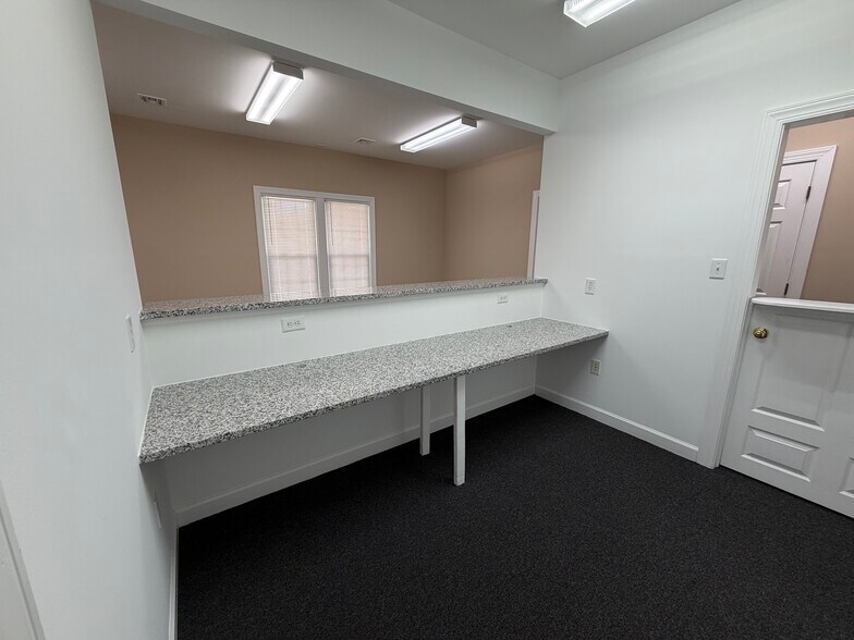 More Photos Of 1662 E Booker Dairy Rd, Smithfield Office For Lease
