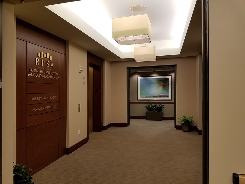 More Photos Of 755 E Mulberry Ave, San Antonio Office For Lease