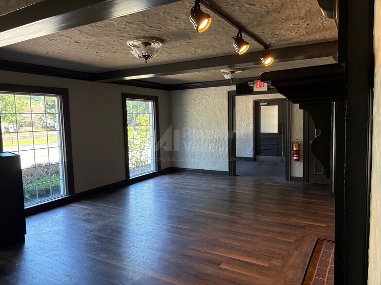 More Photos Of 3983 Darrow Rd, Stow Restaurant For Sale