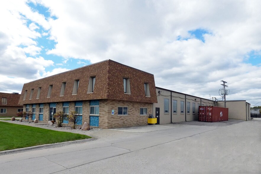 Primary Photo Of 35441-35453 Groesbeck Hwy, Clinton Township Warehouse For Lease