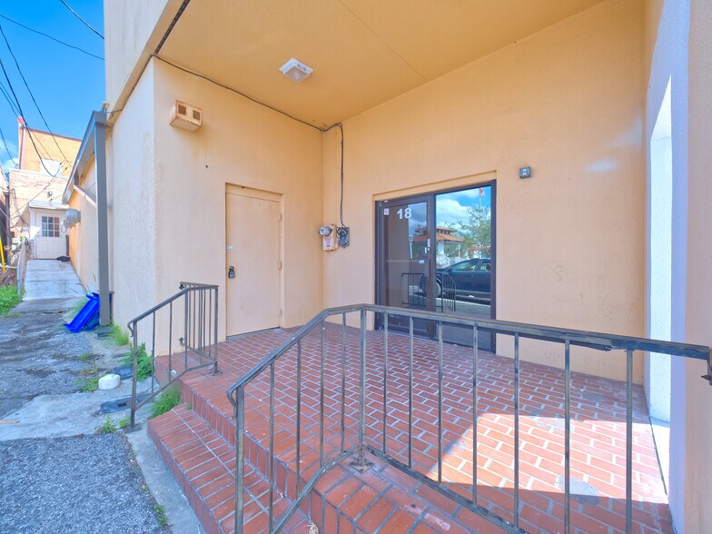 More Photos Of 18 S Main St, Brooksville Office For Lease