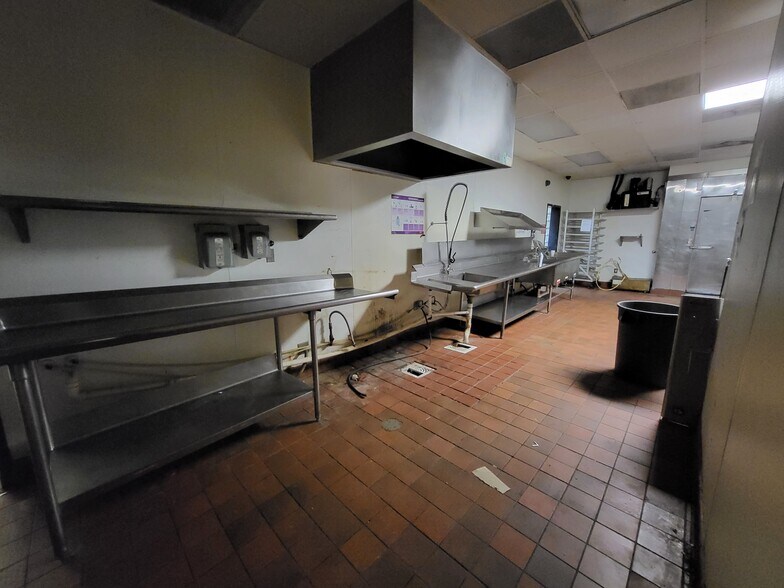 More Photos Of 3607 S Range Line Rd, Joplin Restaurant For Lease