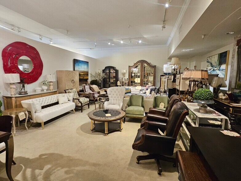 More Photos Of 275 S La Cienega Blvd, Beverly Hills Storefront For Lease