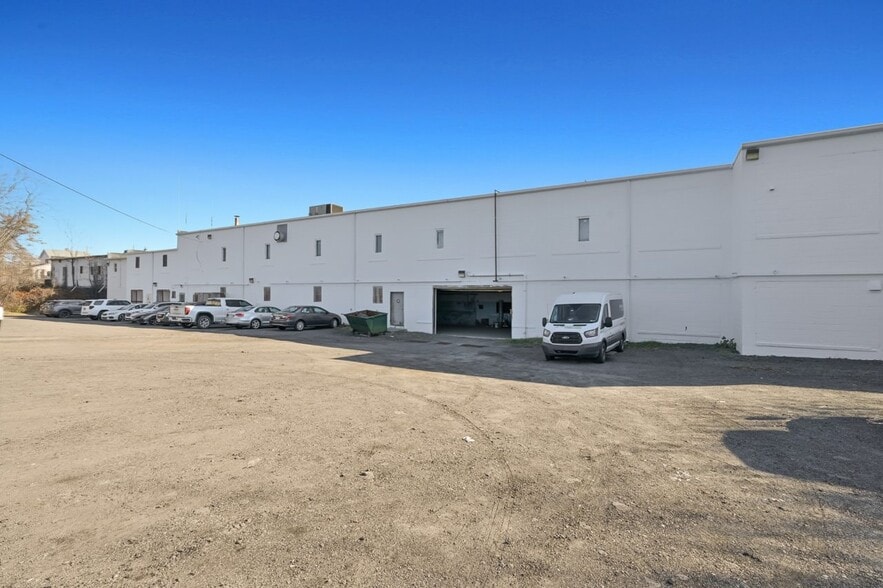 More Photos Of 717-719 Capouse Ave, Scranton Manufacturing For Lease