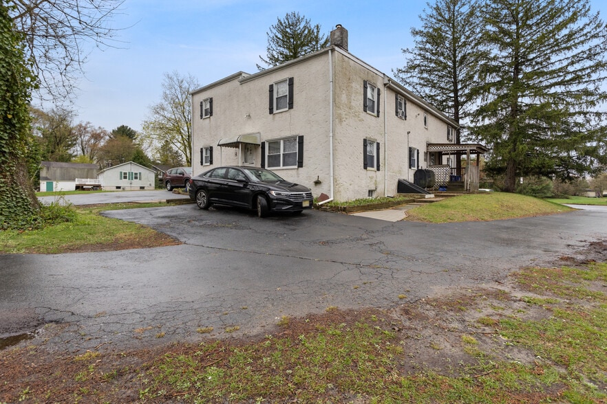 More Photos Of 51 Crosswicks Chesterfield Rd, Chesterfield Apartments For Sale