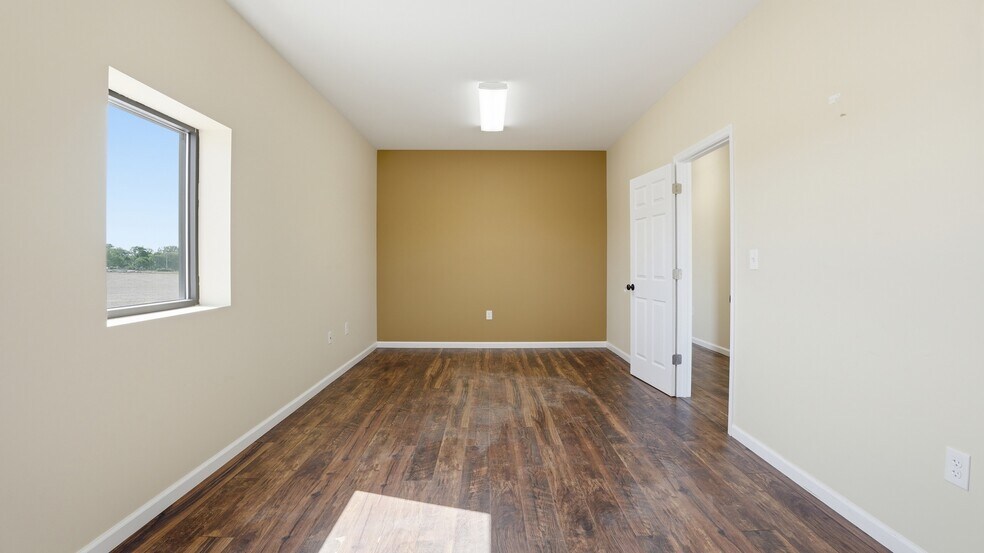 More Photos Of 1087 Aedc Rd, Winchester Industrial For Lease