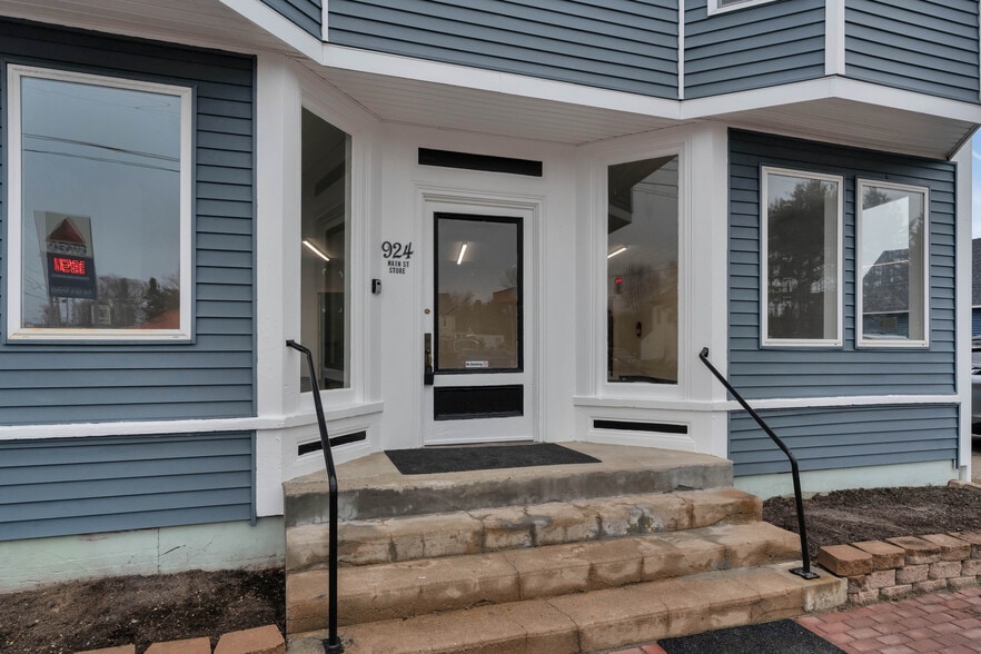 More Photos Of 924 Main St, Waterboro General Retail For Lease