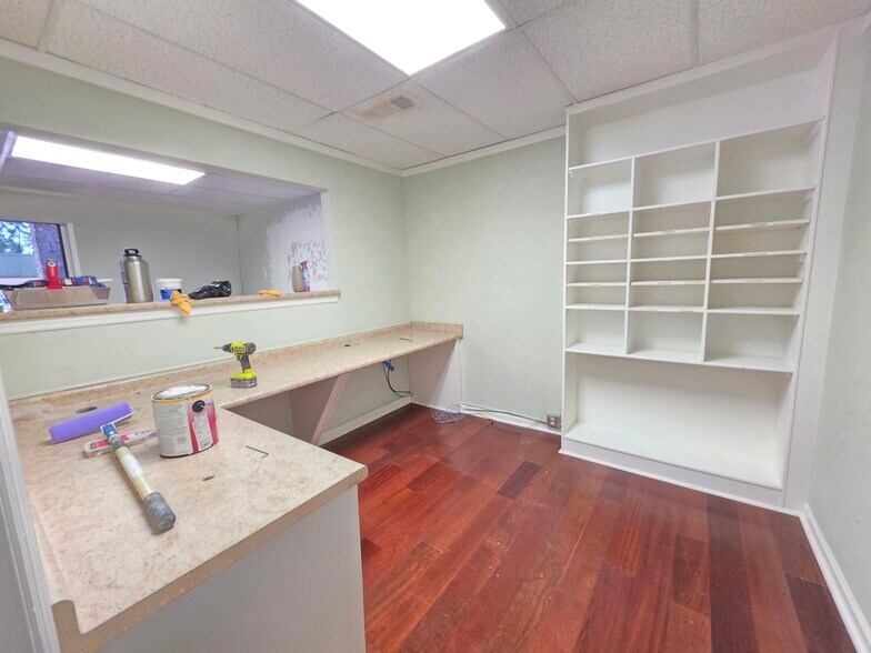 More Photos Of 163 Bluffton Rd, Bluffton Unknown For Lease