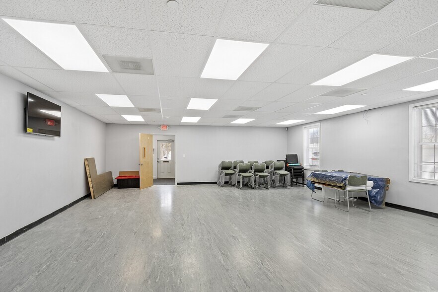 More Photos Of 200 Walnut St, Saugus Storefront Retail Office For Sale