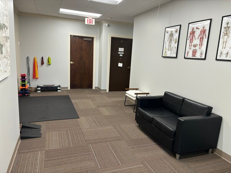 More Photos Of 5121 Maryland Way, Brentwood Coworking Space
