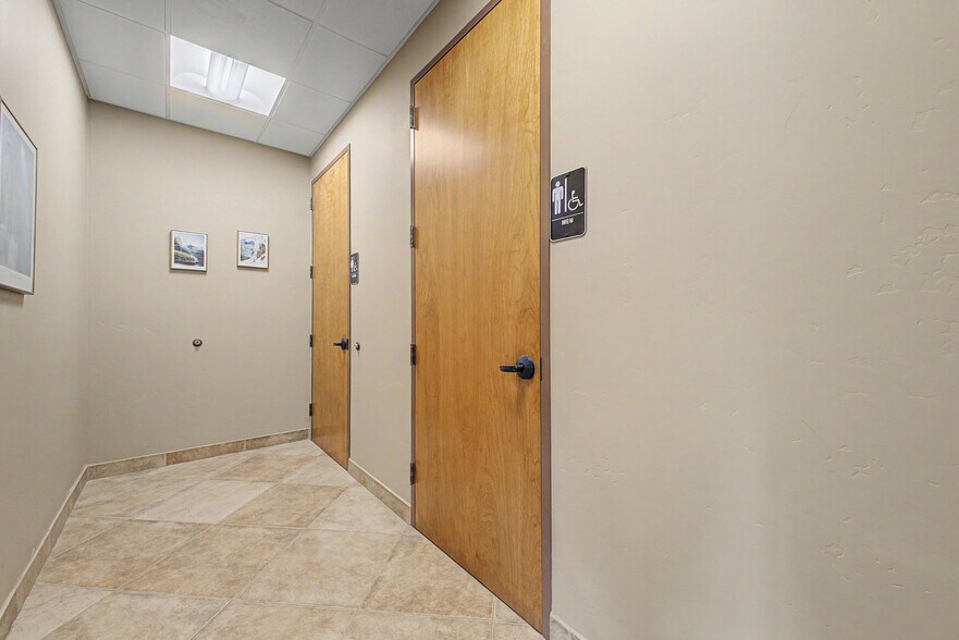 More Photos Of 565 W Chandler Blvd, Chandler Office For Lease