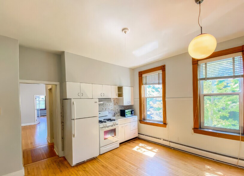 More Photos Of 2100 N Hoyne Ave, Chicago Apartments For Sale