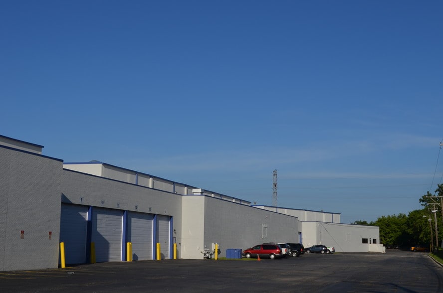 More Photos Of 6123-6227 Monroe Ct, Morton Grove Warehouse For Lease