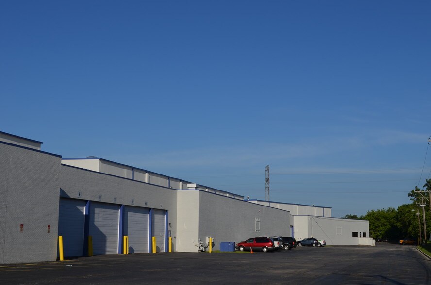More Photos Of 6123-6227 Monroe Ct, Morton Grove Warehouse For Lease