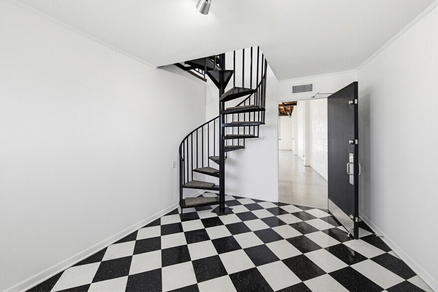 More Photos Of 6819 West Blvd, Inglewood Warehouse For Lease