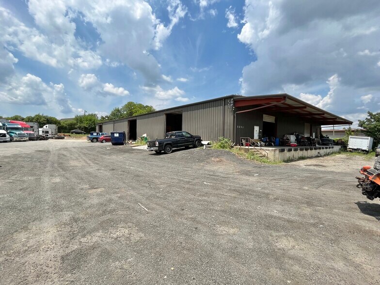 More Photos Of 3251 Robinson Cir, Charlotte Warehouse For Sale