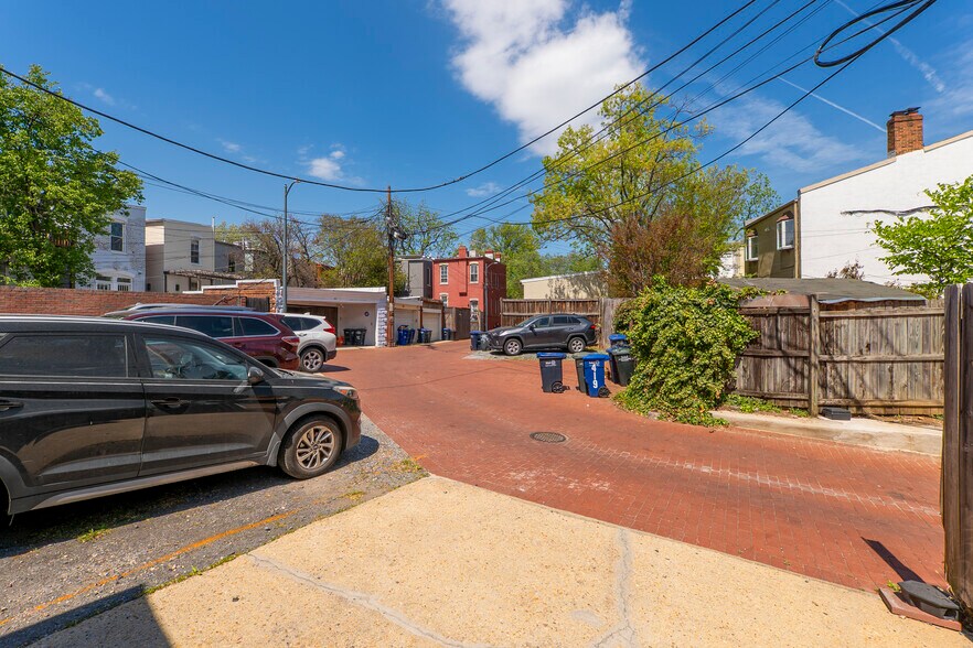 More Photos Of 1010 Pennsylvania Ave SE, Washington Hospitality For Sale