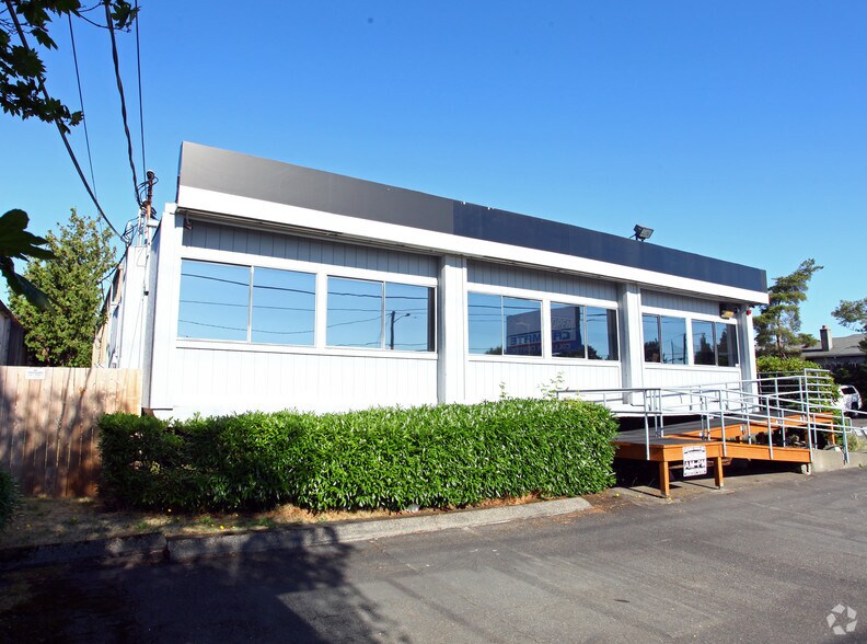 More Photos Of 12001 Aurora Ave N, Seattle Freestanding For Lease